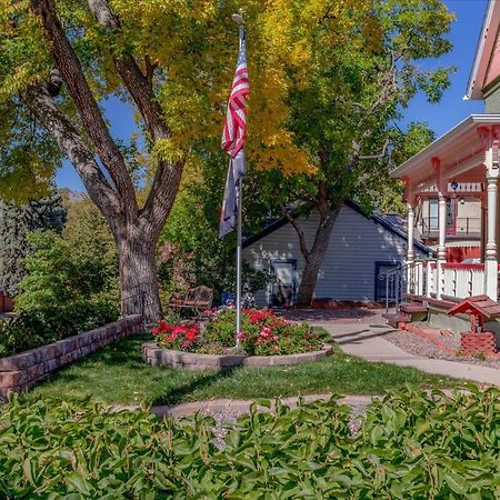 The Silk Pincushion (Adults Only) Bed and Breakfast Golden Exteriör bild