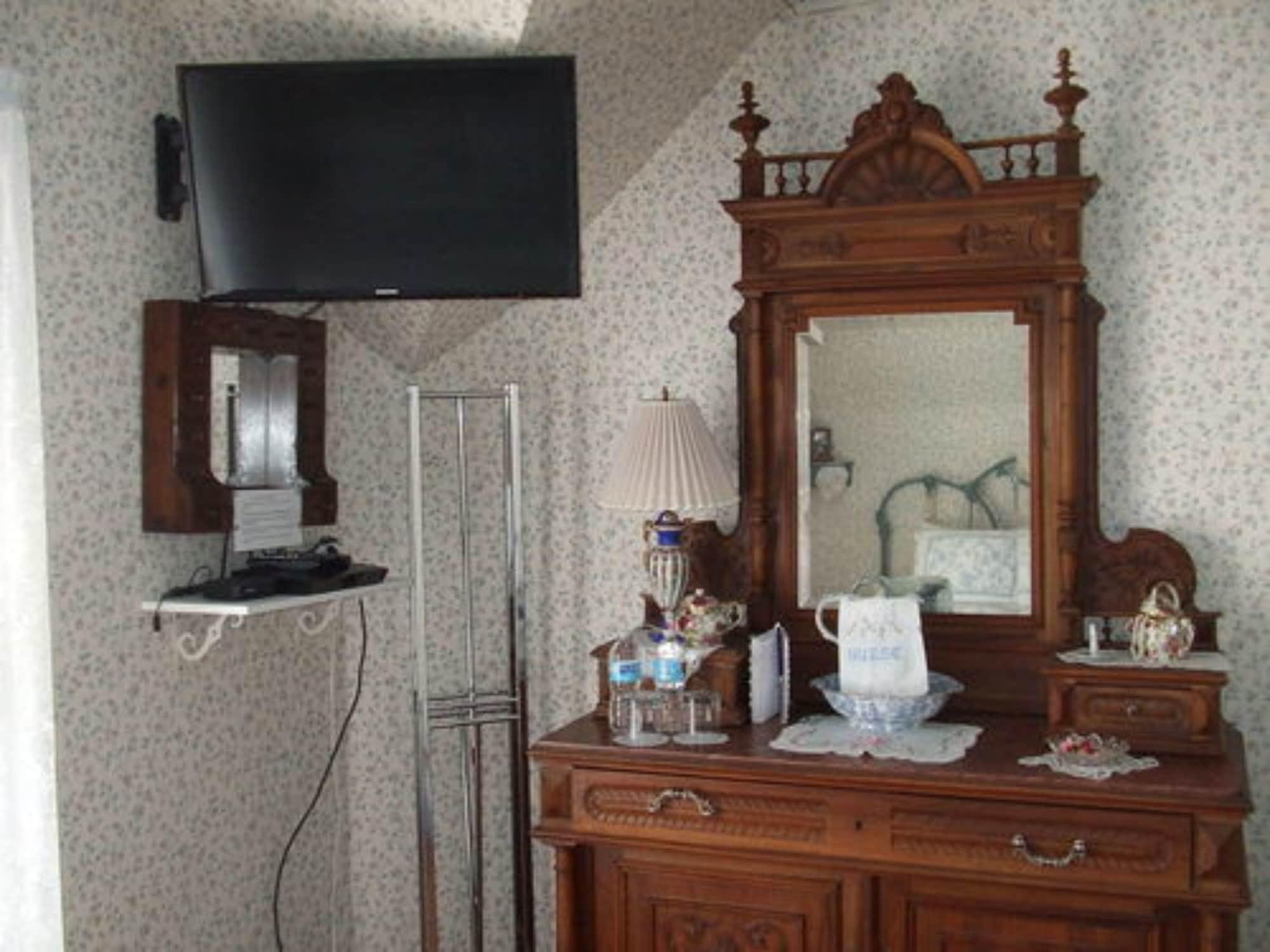 The Silk Pincushion (Adults Only) Bed and Breakfast Golden Exteriör bild