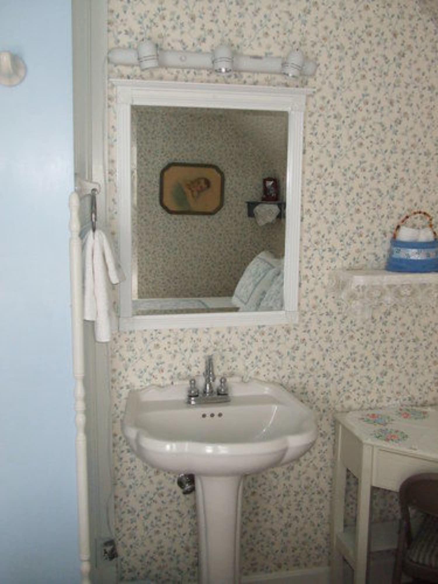 The Silk Pincushion (Adults Only) Bed and Breakfast Golden Exteriör bild