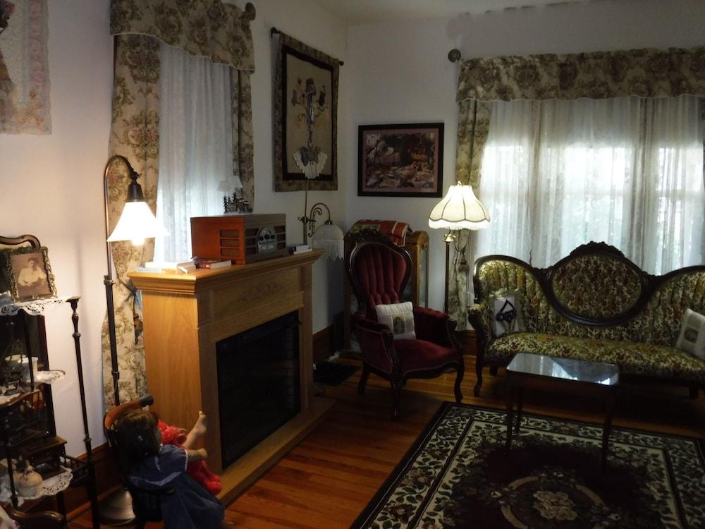 The Silk Pincushion (Adults Only) Bed and Breakfast Golden Exteriör bild