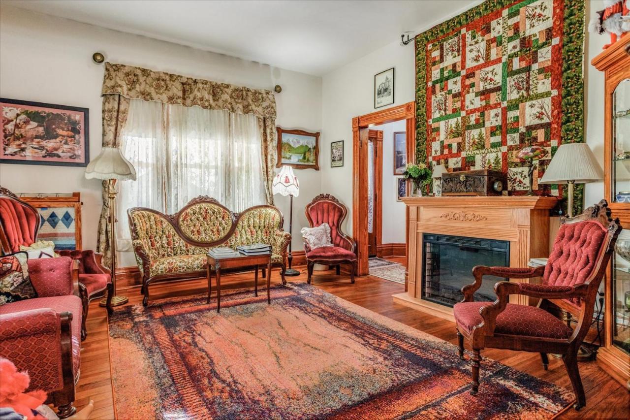 The Silk Pincushion (Adults Only) Bed and Breakfast Golden Exteriör bild
