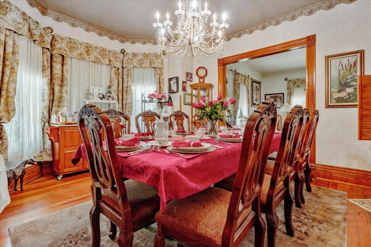 The Silk Pincushion (Adults Only) Bed and Breakfast Golden Exteriör bild
