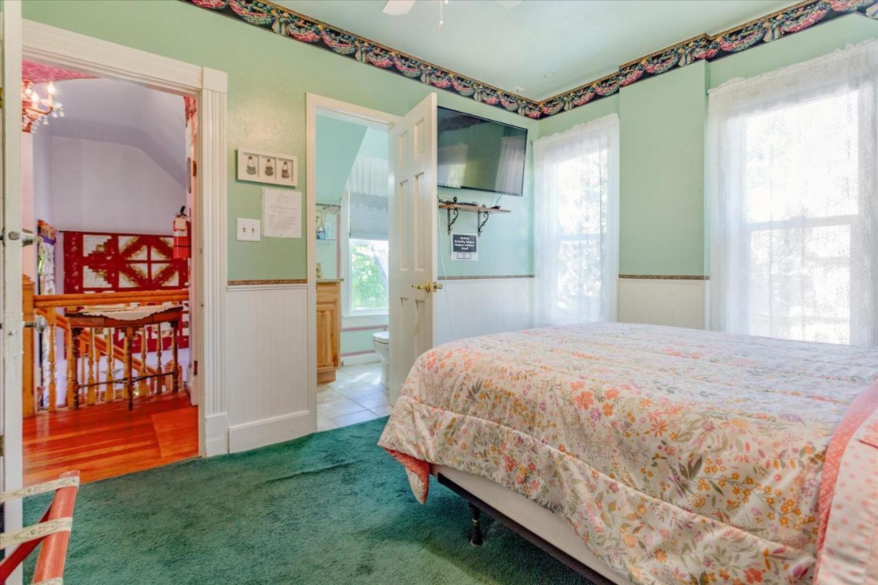 The Silk Pincushion (Adults Only) Bed and Breakfast Golden Exteriör bild